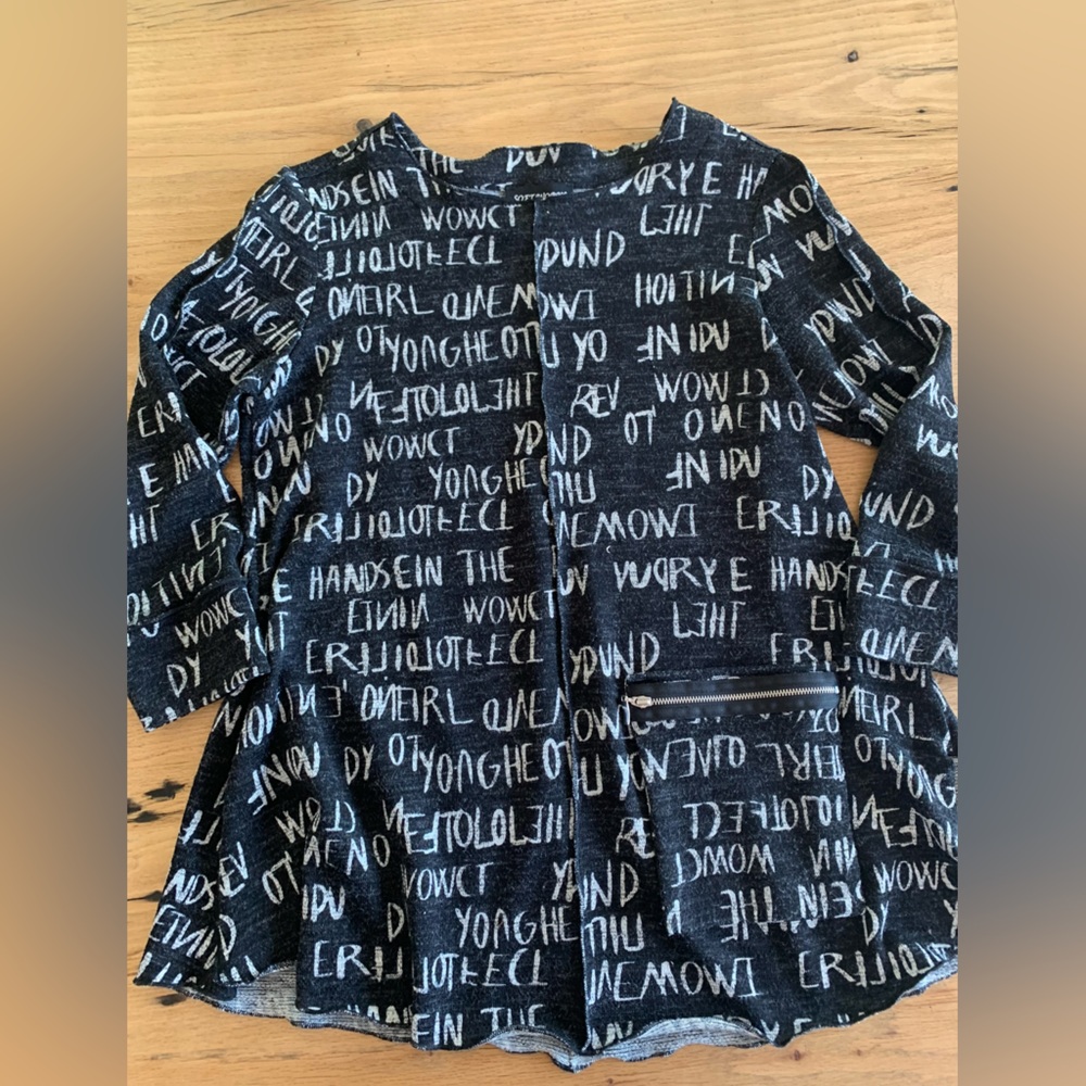 Soft Works Graffiti Sweater‎ Black White Polyester 3/4 Sleeve Women’s M Preloved